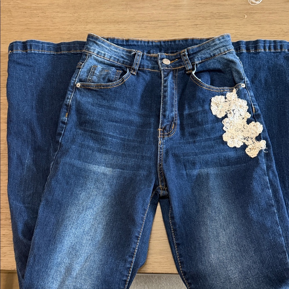SHEIN jeans with hand sewn lace appliqué size small 4 - Picture 2 of 7